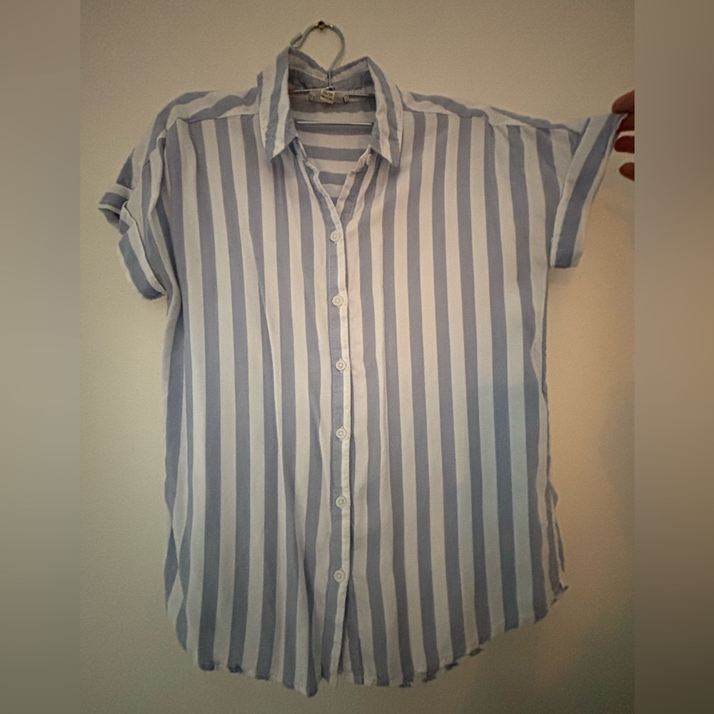 🚫SOLD💫 Women’s Striped Button-Down Shirt, capped sleeves, relaxed fit